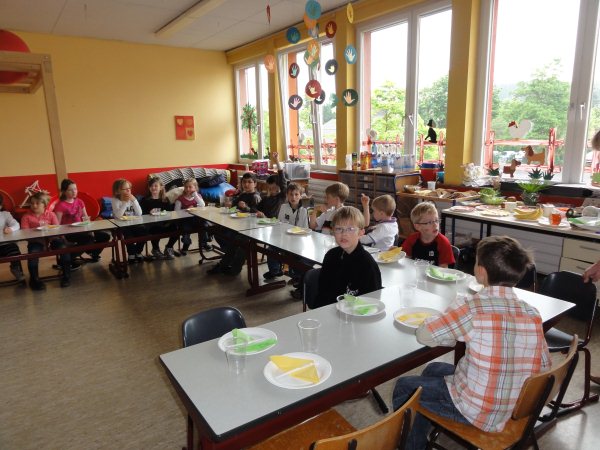 Gesundes Frühstück der Klasse 2a | Christophorus-Schule in Betzdorf-Bruche